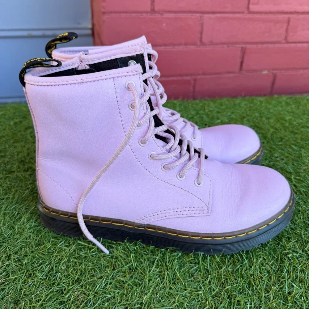 Dr Martens Kids‎ Zavala J Lavender Leather Lace Up Boots Youth Size 4